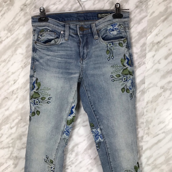 Blank NYC Embroidered Jeans Raw Hem Size 25 - Picture 3 of 14